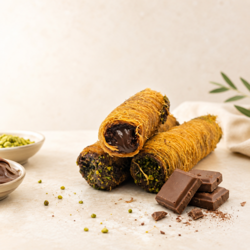 Çikolatalı ve Antep fıstıklı kadayıf rulo tatlısı